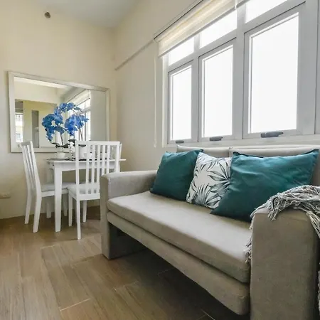 Modern 1-Br With Balcony & Free Parking In Makati Cbd Apartment