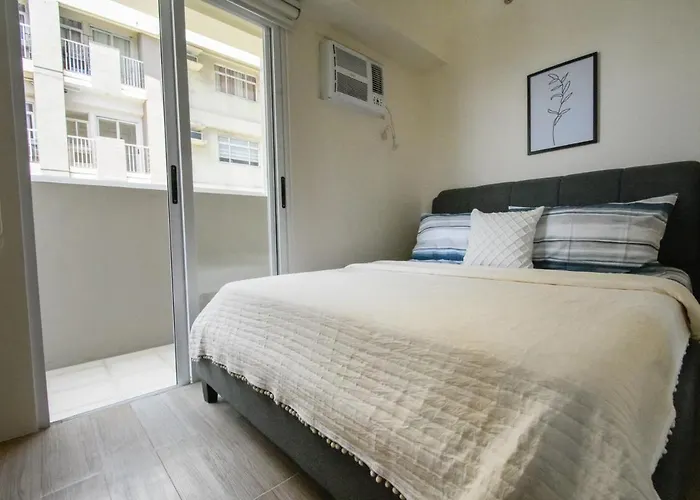 Modern 1-br With Balcony & Free Parking In Makati Cbd Apartment