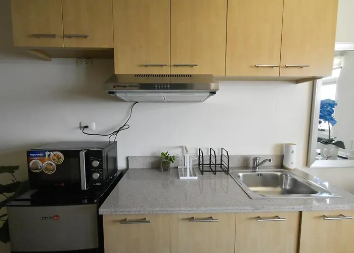 Apartment Modern 1-br With Balcony & Free Parking In Makati Cbd *