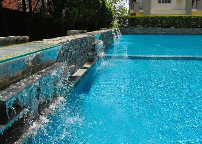 Modern 1-br With Balcony & Free Parking In Makati Cbd Apartment *